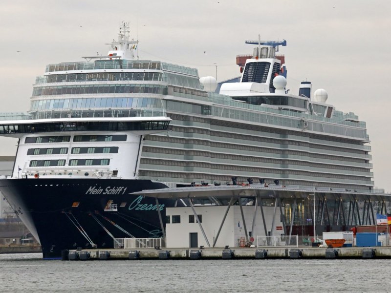 Mein Schiff 1 Rostock Warnemünde.jpg