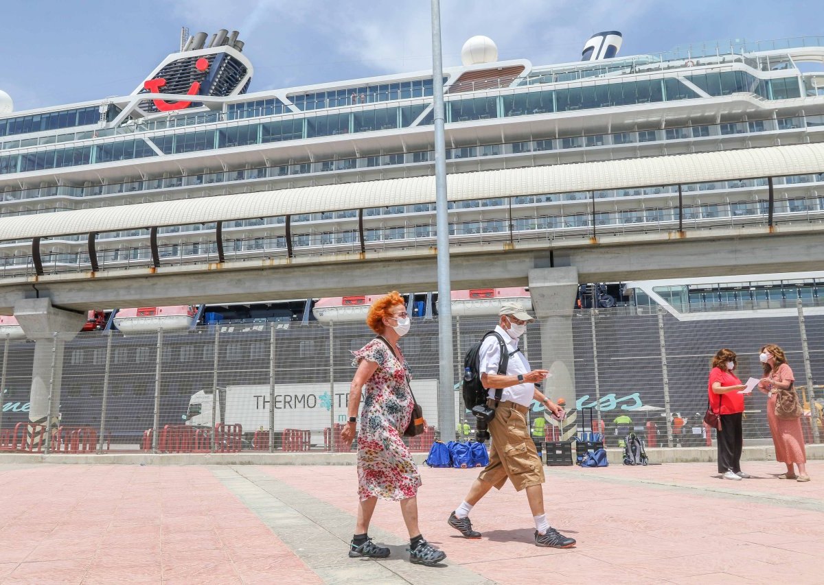 Mein Schiff 2 Malaga Protest.jpg