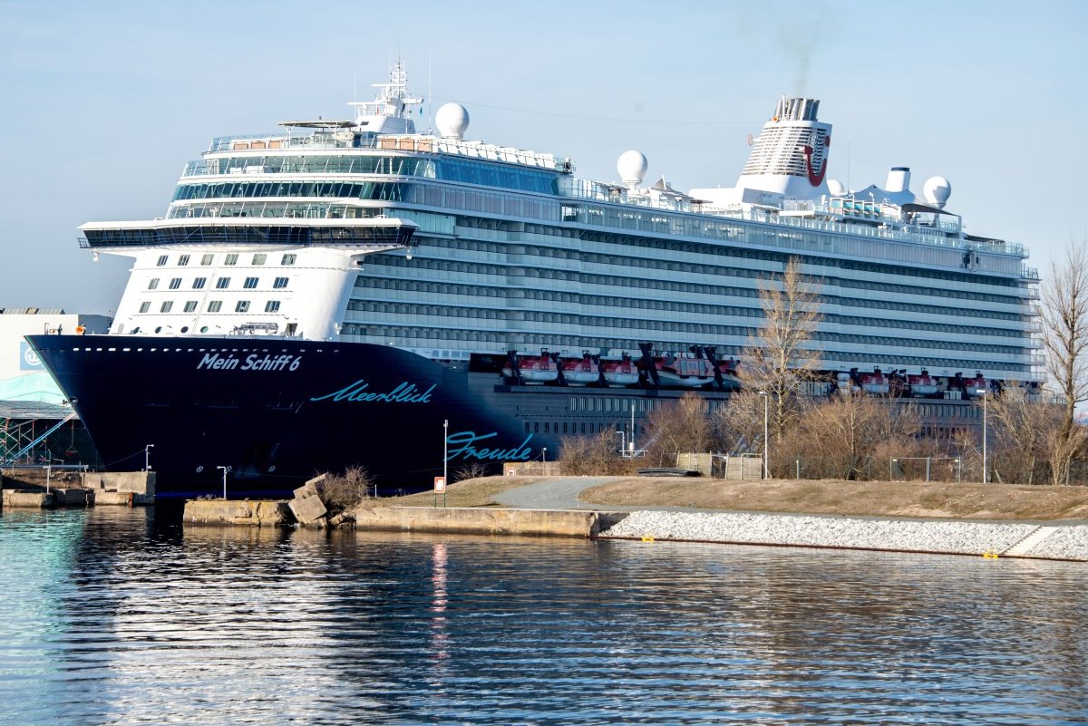 Mein Schiff 6 Corona.jpg