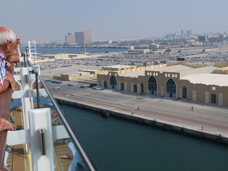 „Mein Schiff 6“ Dubai Tui Cruises Katar Orient  Reise Absage Corona Crew