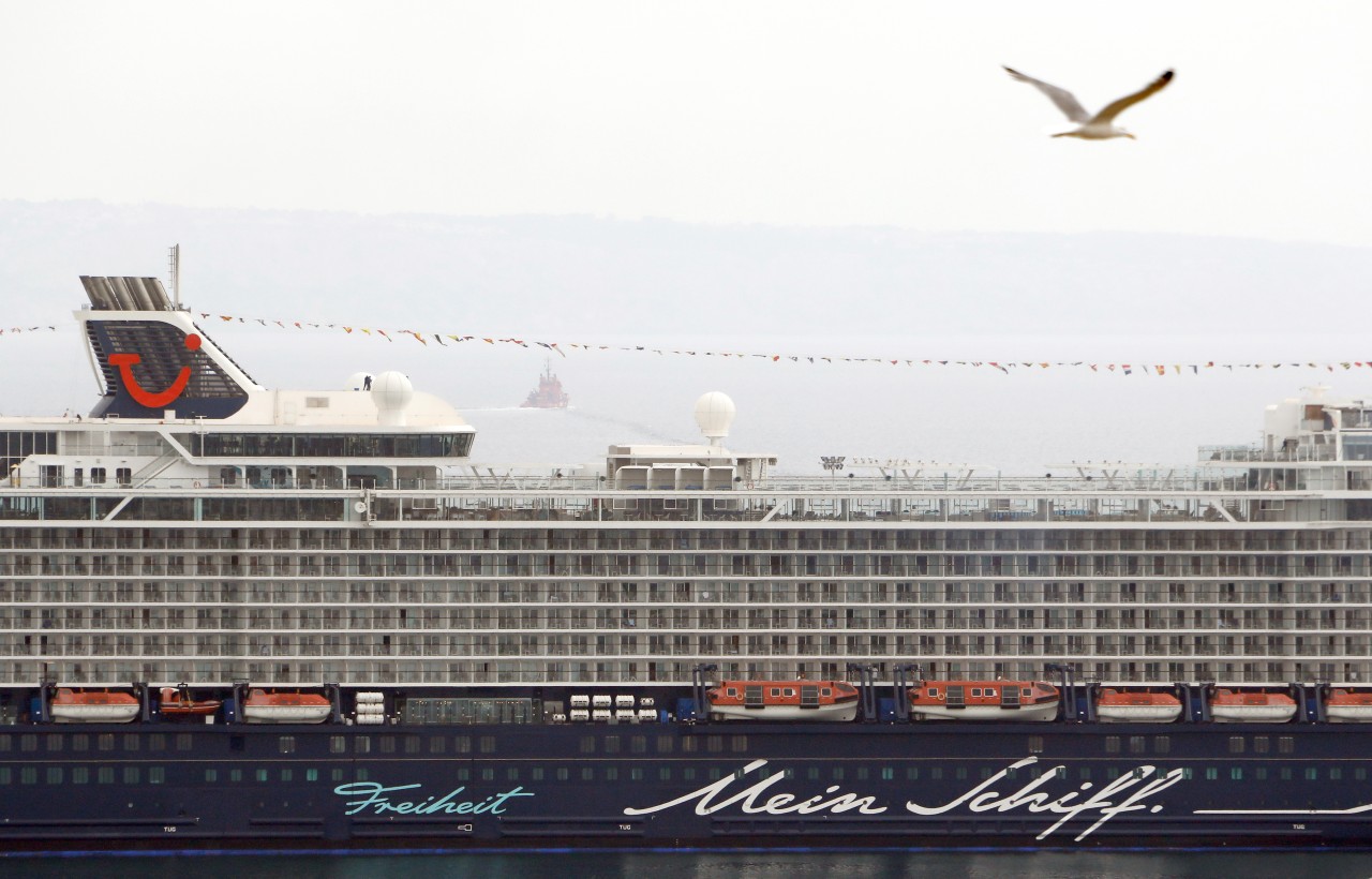 Das Herzstück der „Mein Schiff“-Flotte muss in die Werft – dabei sollen auch Gefahren ausgeräumt werden. (Archivbild)