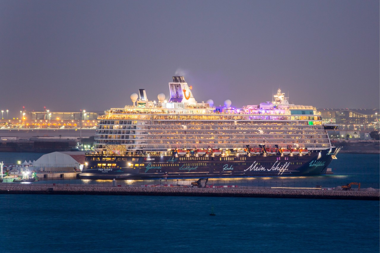 Eigentlich hätte die „Mein Schiff 6“ hier in Katar anlegen sollen.