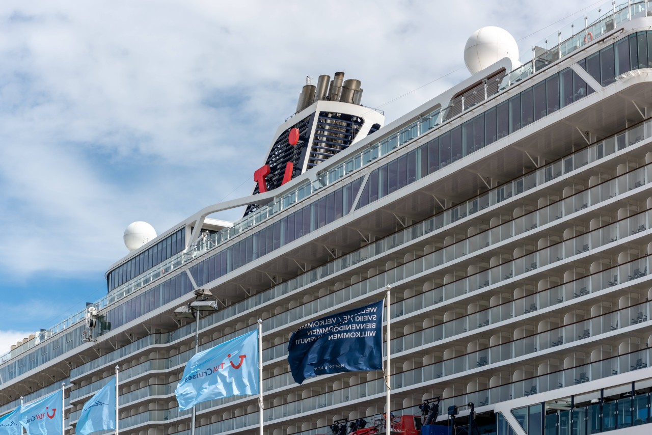 Aktuell wird die „Mein Schiff 6“ in Wilhelmshaven repariert.