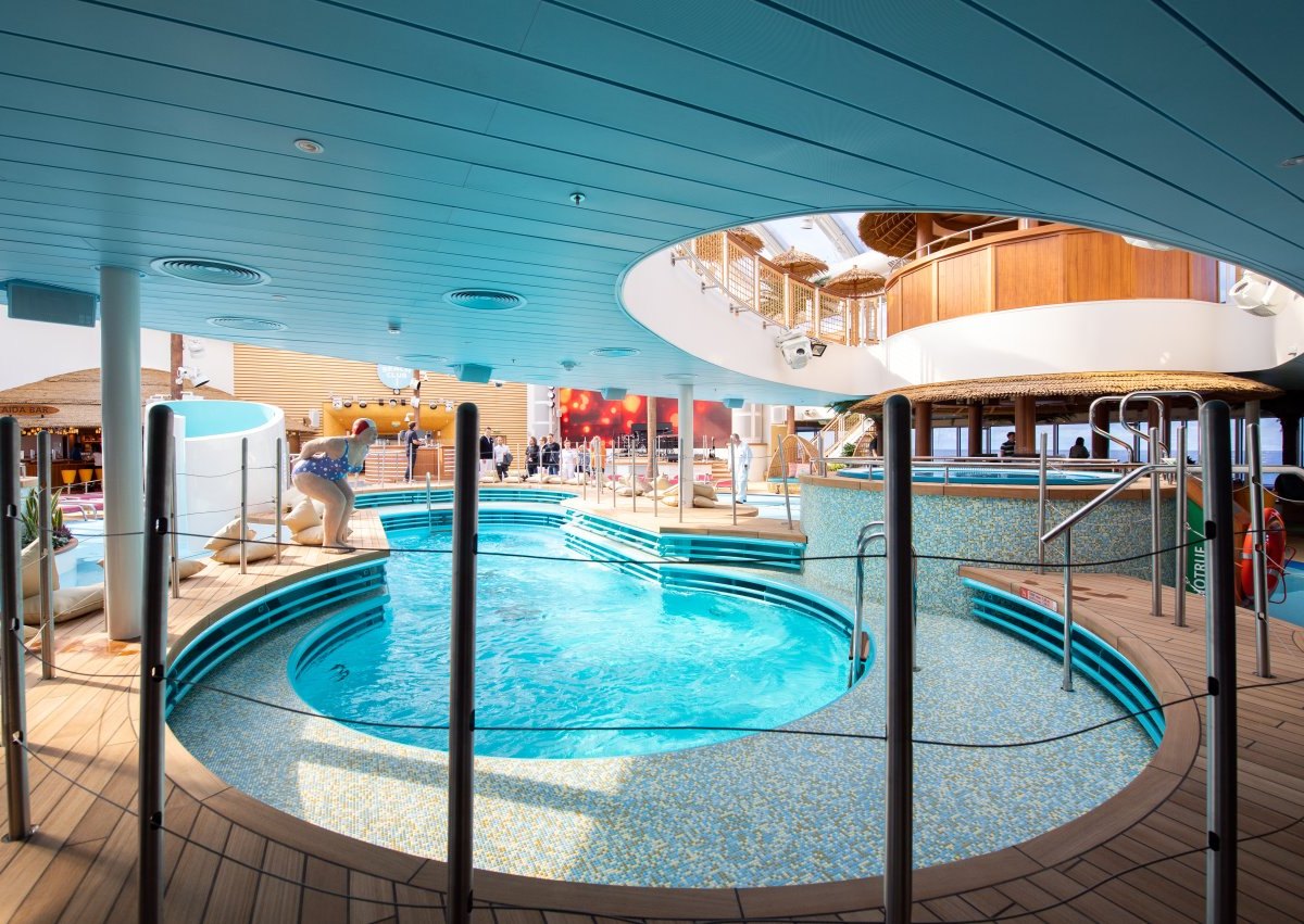 „Mein Schiff“ Whirlpool Wasser Pool aida nova aida cosma Urlaub