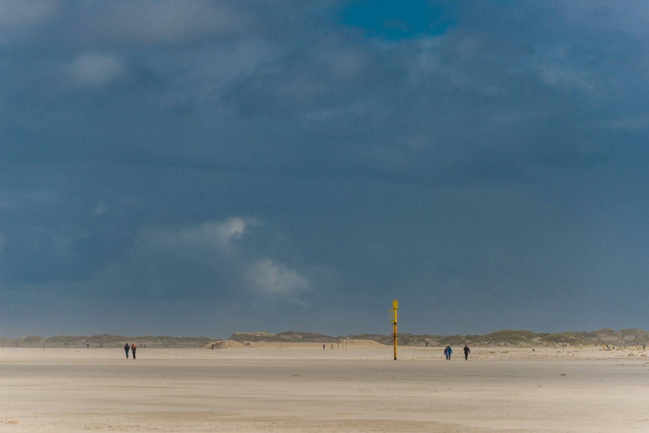 Düstere Wolken über Norderney.