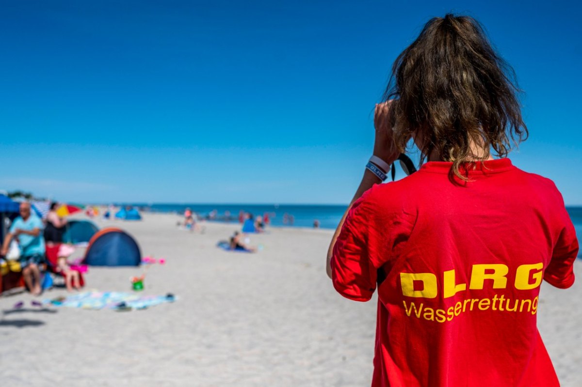 Nordsee Rettungsschwimmer Lübeck Travemünde.jpg