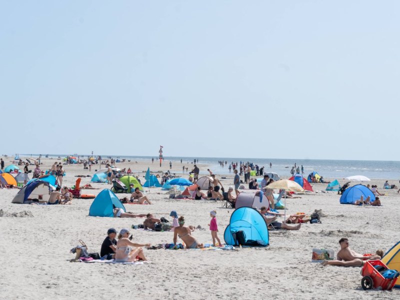 Nordsee-Urlaub Sankt Peter-Ording Touristen.jpg