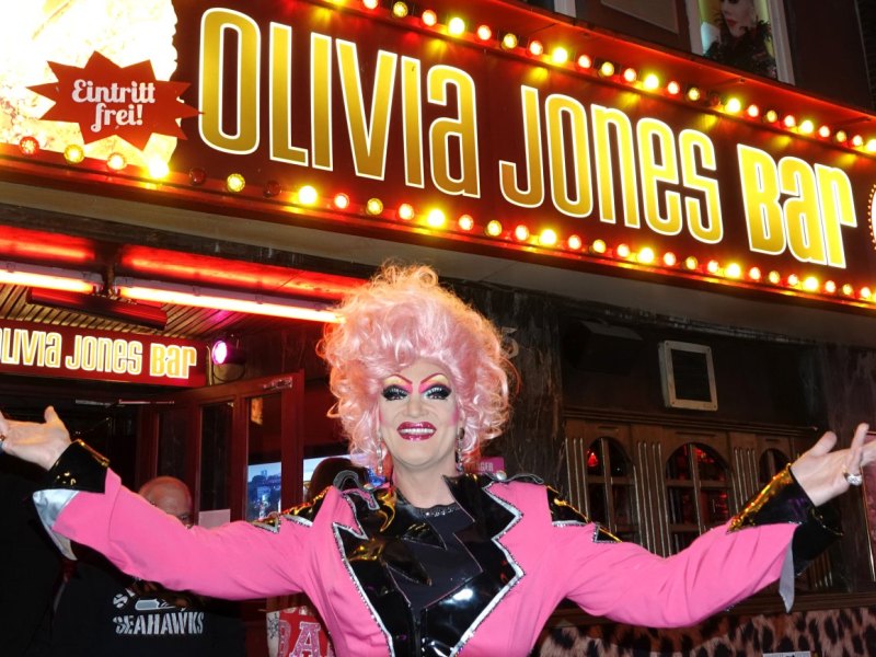 Olivia Jones Hamburg Kiez Protest Reeperbahn Große Freiheit.jpg