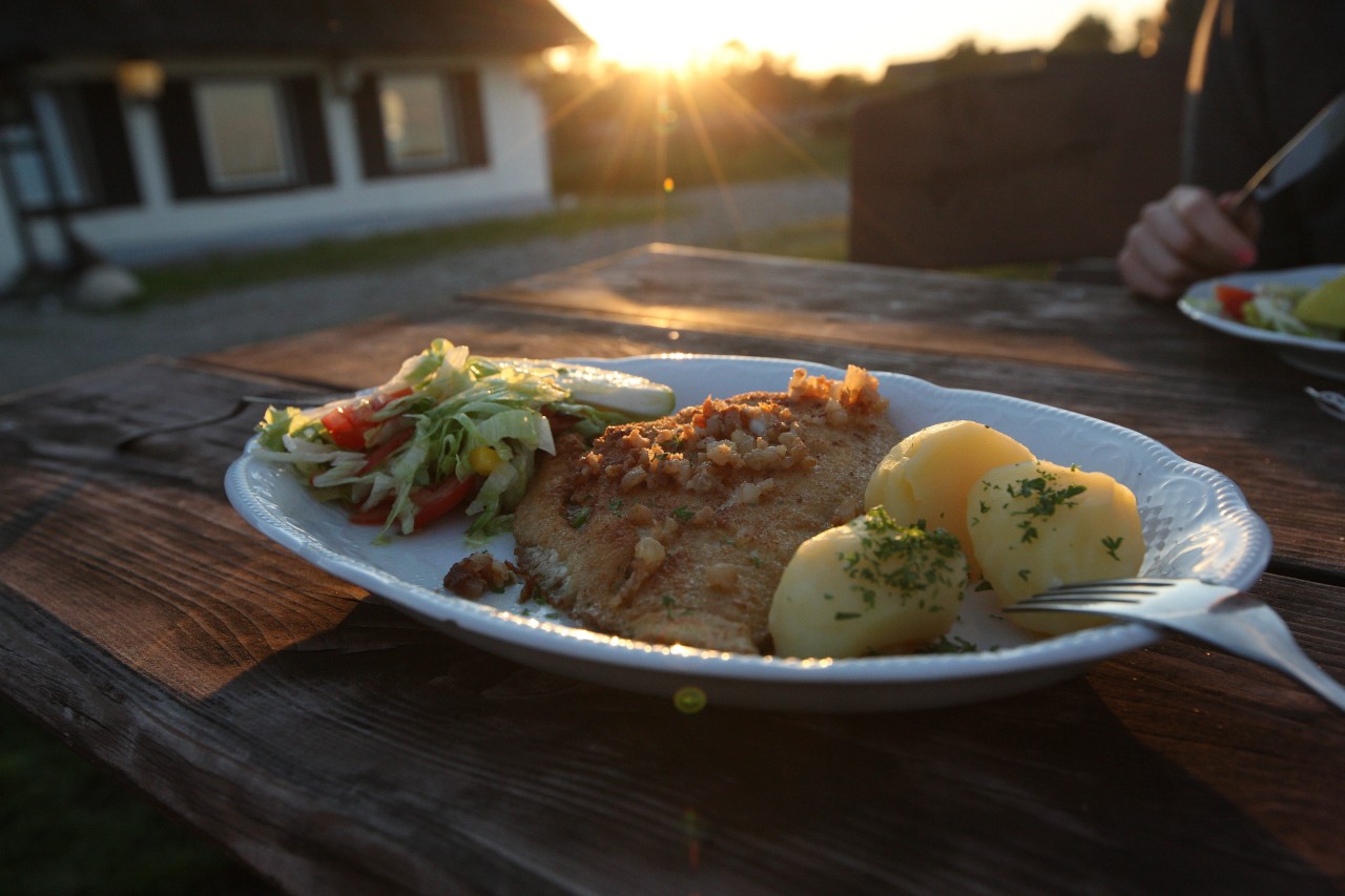 Der Fisch, der in vielen Küstenorten auf dem Teller landet, stammt oft gar nicht aus der Ostsee.