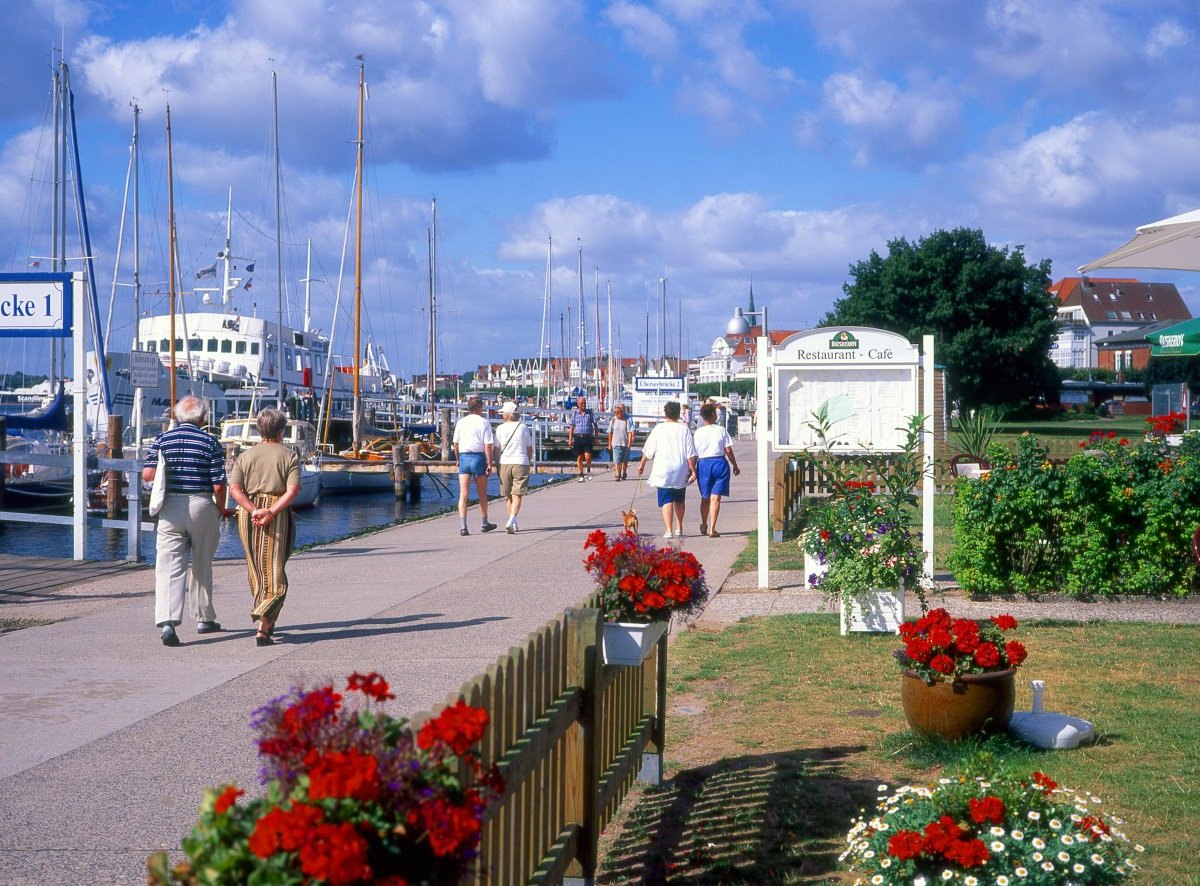 Ostsee Lübeck Travemünde Corona Urlaub Urlauber Schifffahrt RB-Schifffahrt