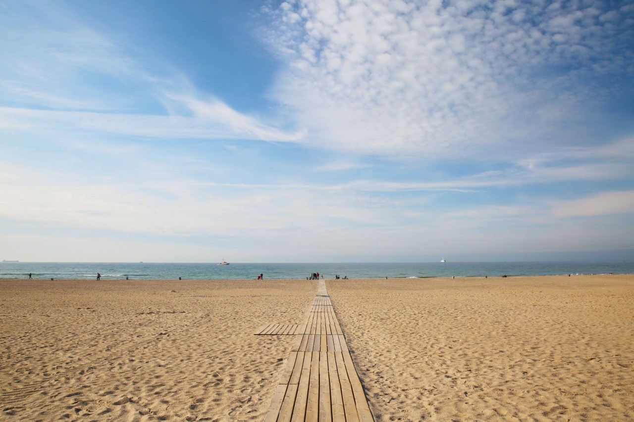 Der Ostsee-Strand in Rostock-Warnemünde.