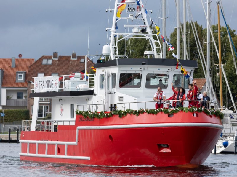 Ostsee Wussow Taufe Seenotretter-Trainingsschiff.jpg