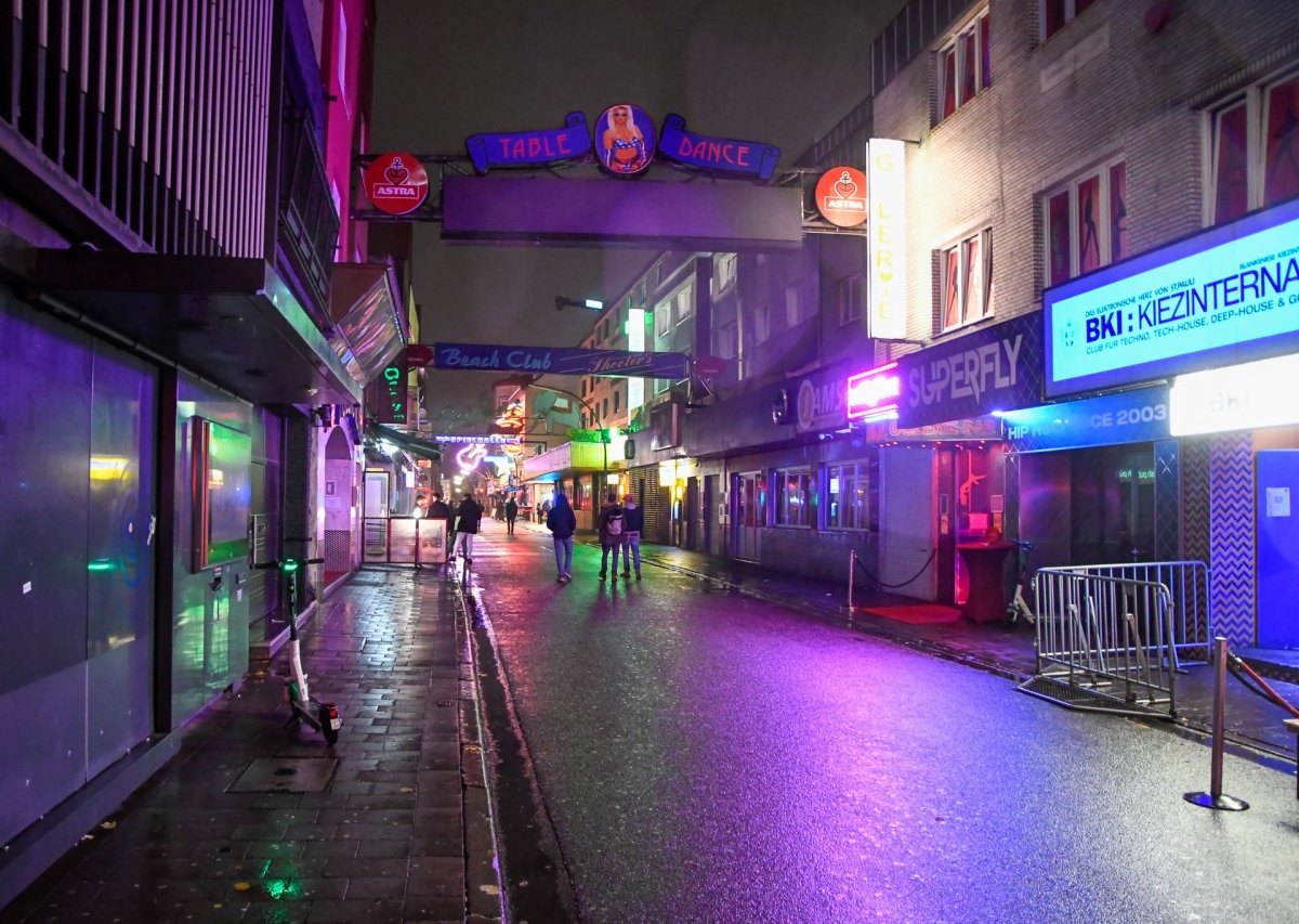Reeperbahn Große Freiheit Hans-Albers Platz Clubs Bars Party Corona Lockdown.jpg
