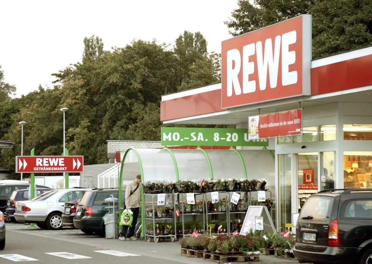 Rewe in Schleswig-Holstein Parkplatz vermisst.jpg