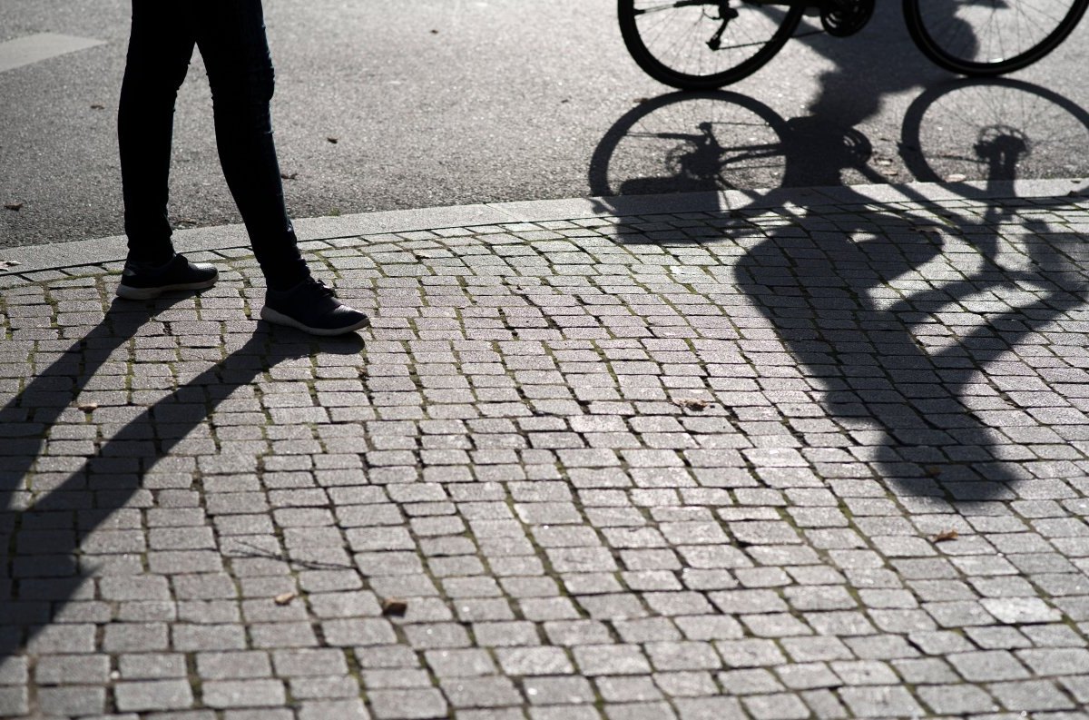 Rostock junge Frauen Radfahrer.jpg