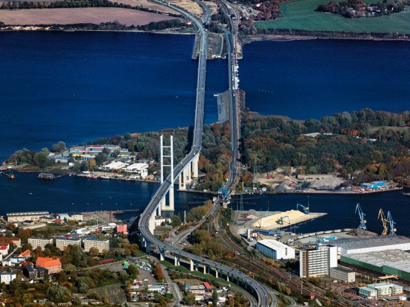 Die Rügenbrücke, Die Rügenbrücke war teilweise gesperrt.