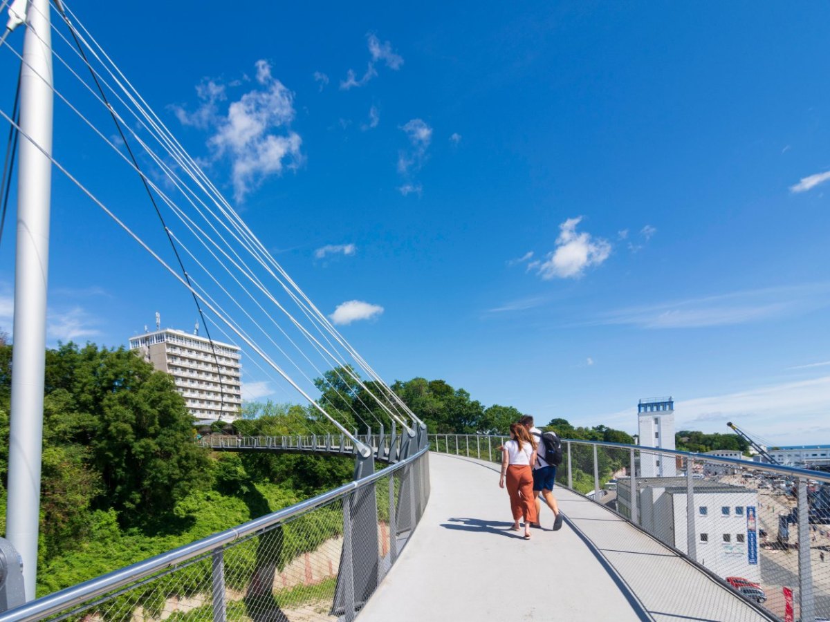 Rügen Brücke Sassnitzer Hafen.jpg