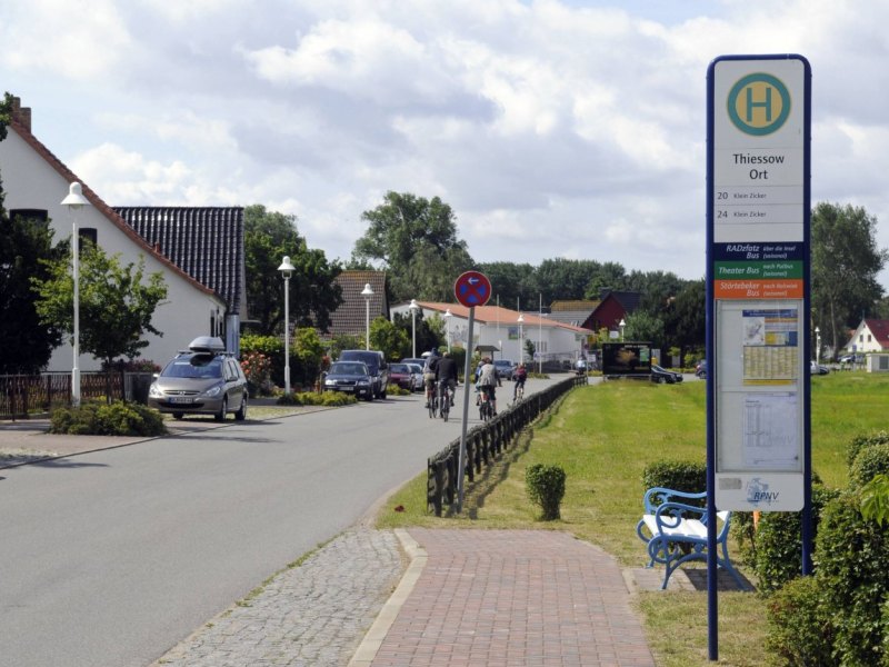 Rügen Bushaltestelle.jpg