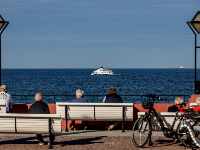 Rügen Fontäne Saugbagger Schiffe Küste Ostsee