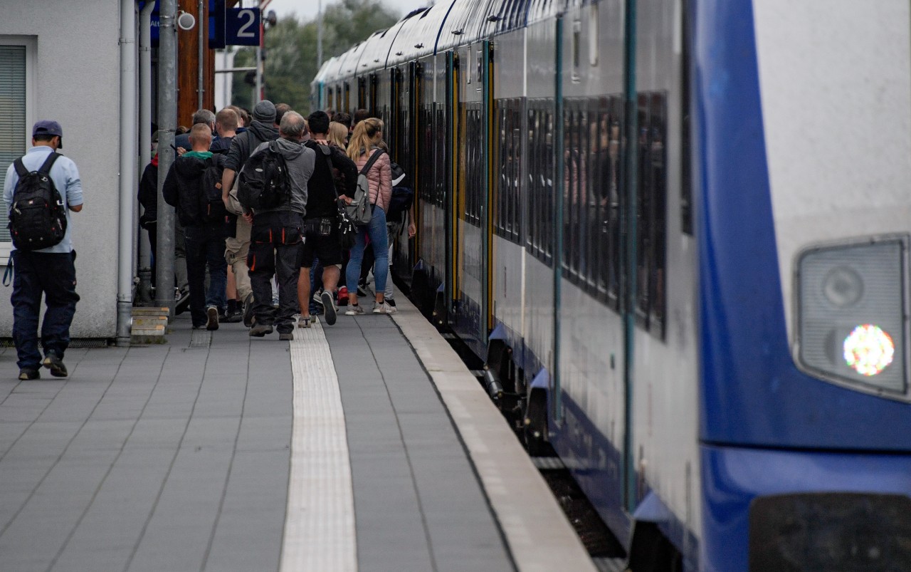 Trotz Gegenmaßnahme der Bahn war die Situation auf der Sylt-Strecke oftmals katastrophal.