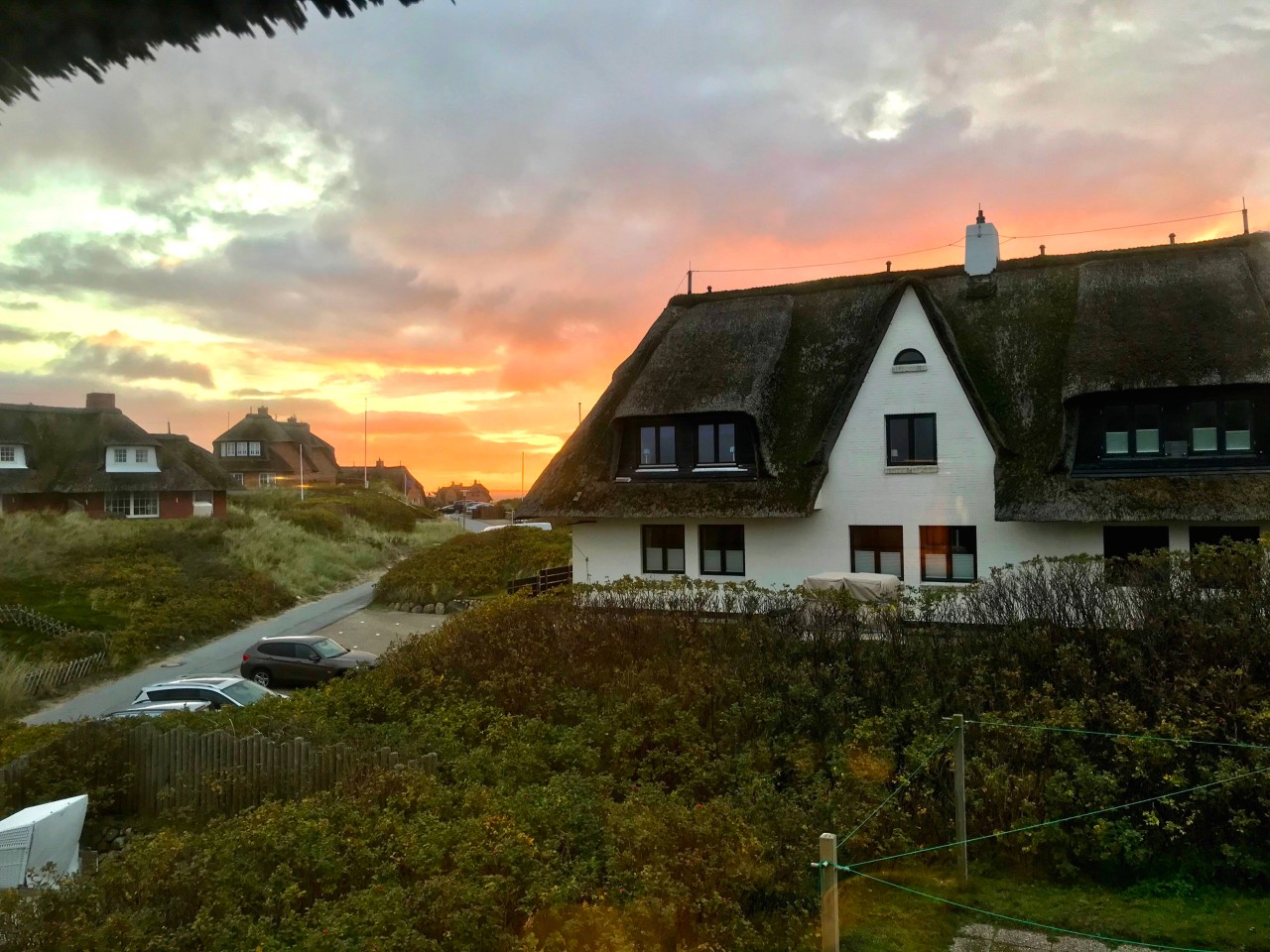 Ein hübsches Reetdachhaus auf Sylt kann schon mal mehrere Millionen Euro kosten (Symbolfoto).