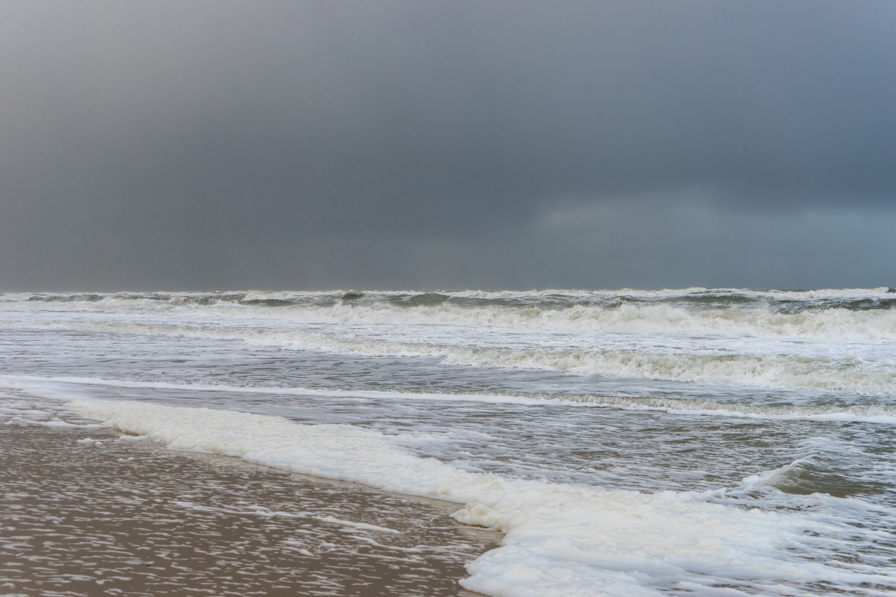 Die Wassermassen der Sturmfluten haben Sylt schwer zu schaffen gemacht (Symbolbild).