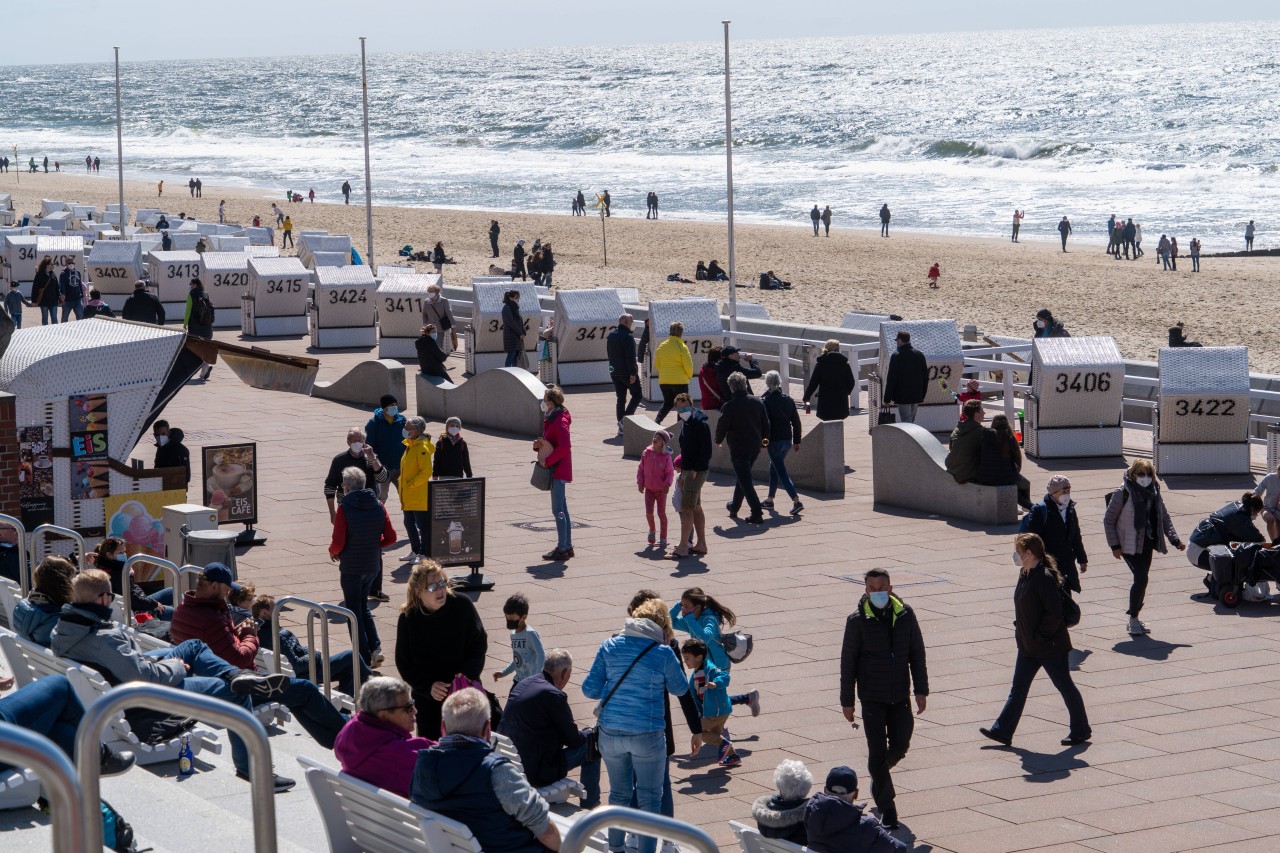 Ordentlich was los auf der Promenade in Westerland auf Sylt