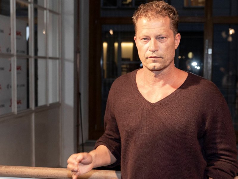 Til-Schweiger-Barefood.jpg