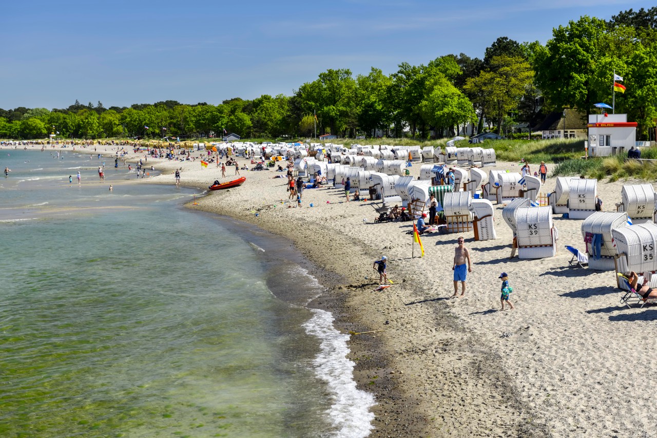 Badegäste an der Ostsee.