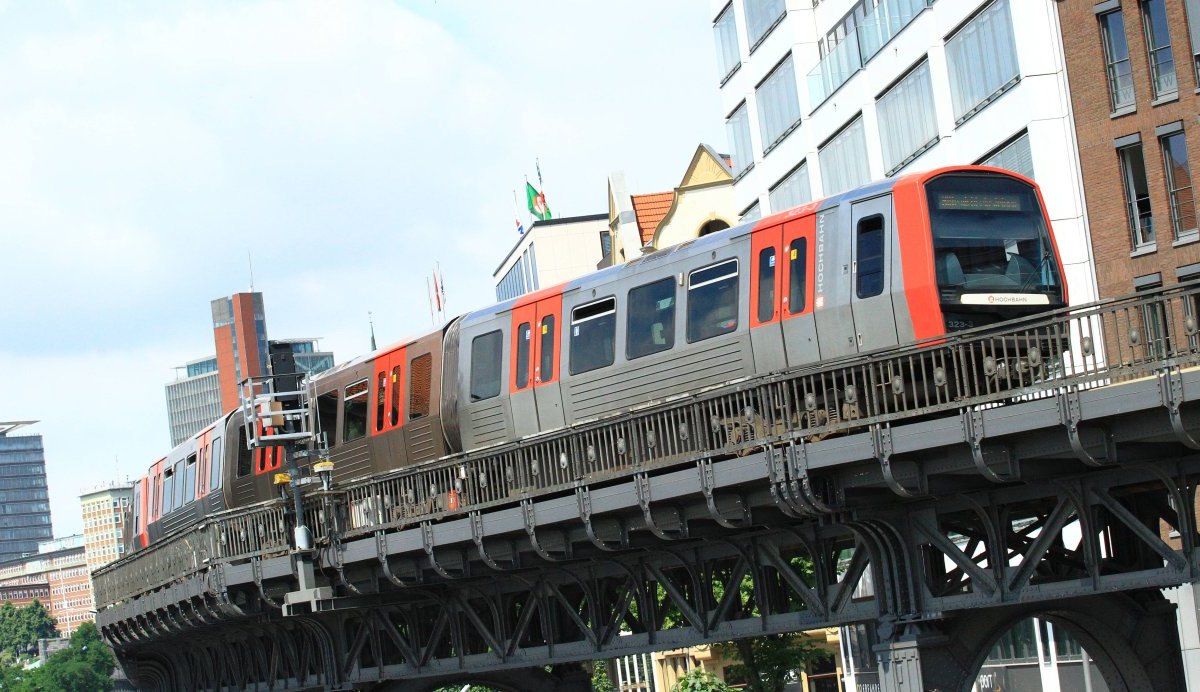 U Bahn Hamburg.jpg