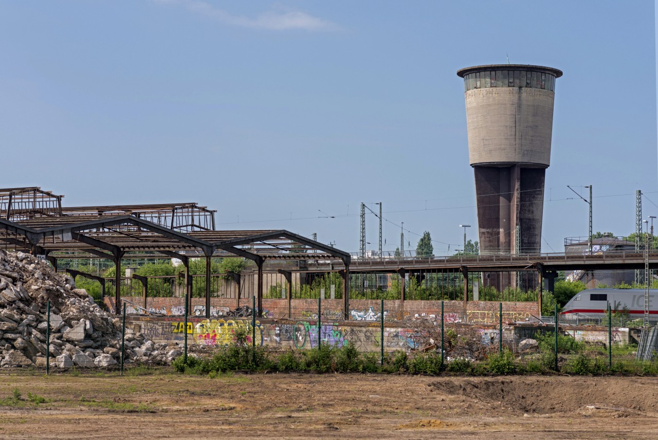 In Hamburg werden immer wieder Industriedenkmäler dem Verfall überlassen – jetzt bangen die Bewohner von Altona um eines „ihrer“ Wahrzeichen.