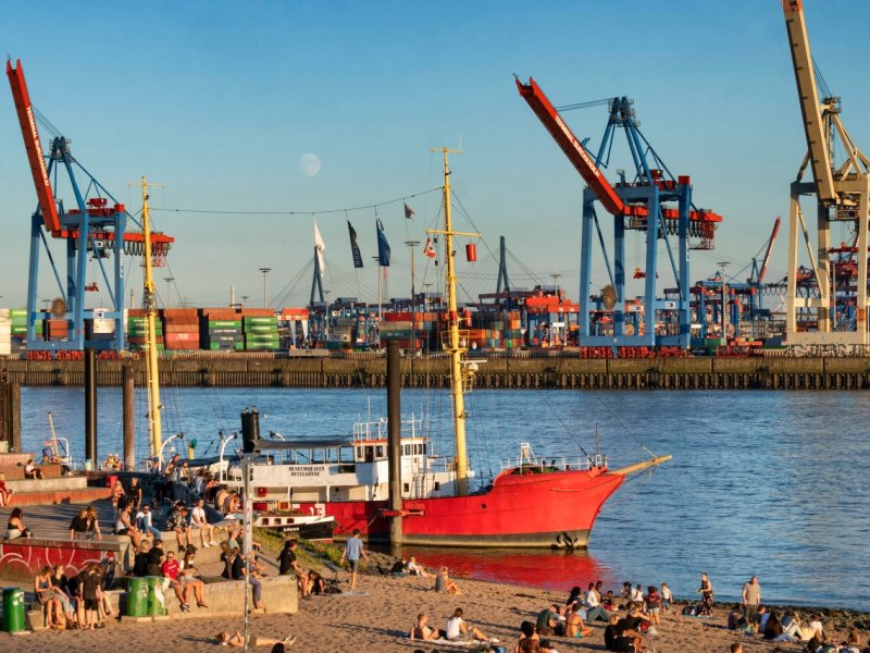 Wetter Hamburg Hafen Elbe Strand.jpg
