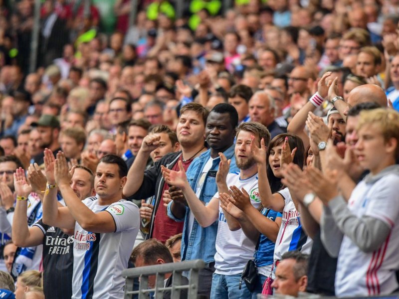 hsv-fans-freude-stuttgart-erleichterung.jpg