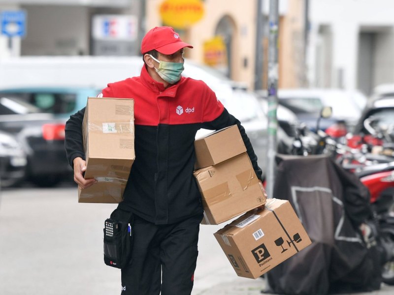 Coronavirus in Hamburg DHL Deutsche Post Amazon Pakete