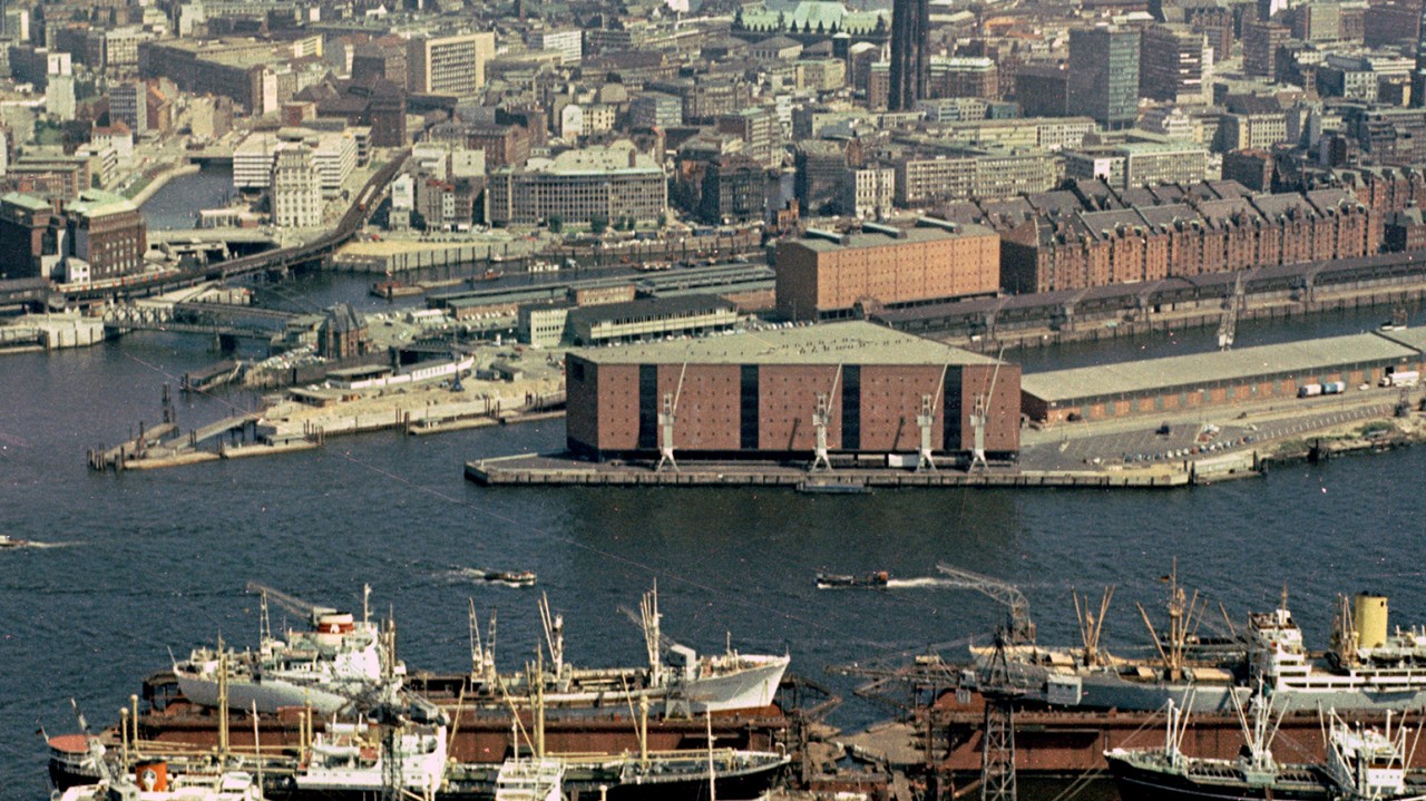 So sah es vor 50 Jahren noch dort aus, wo heute die Elbphilharmonie thront...