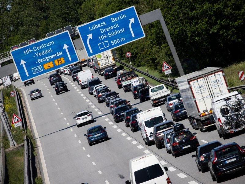Hamburg A1 gesperrt..jpg