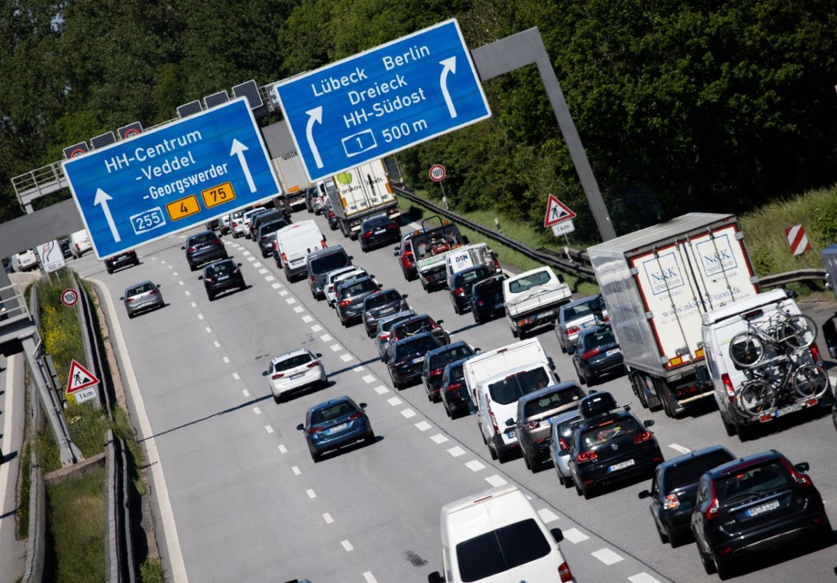 Hamburg A1 gesperrt..jpg