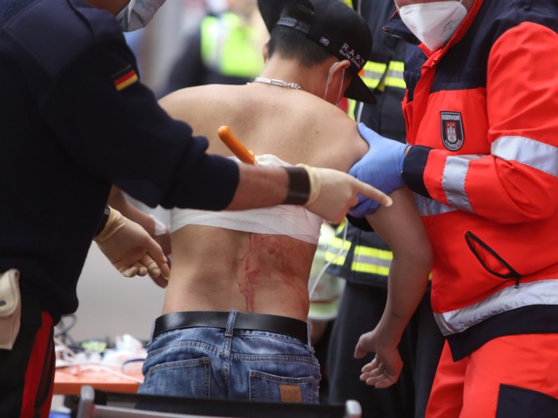 Hamburg Angriff Messer Rücken Notarzt.jpeg