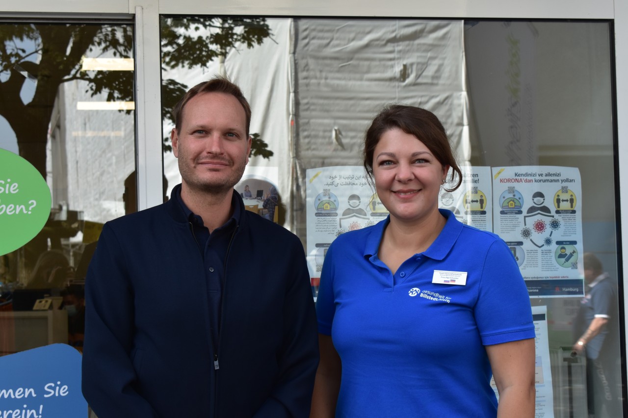 Geschäftsführer Alexander Fischer und Gesundheitsberaterin Olga Schenk.