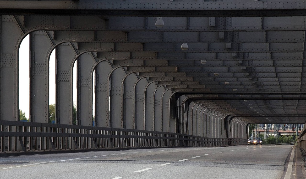 Die Freihafenbrücke.