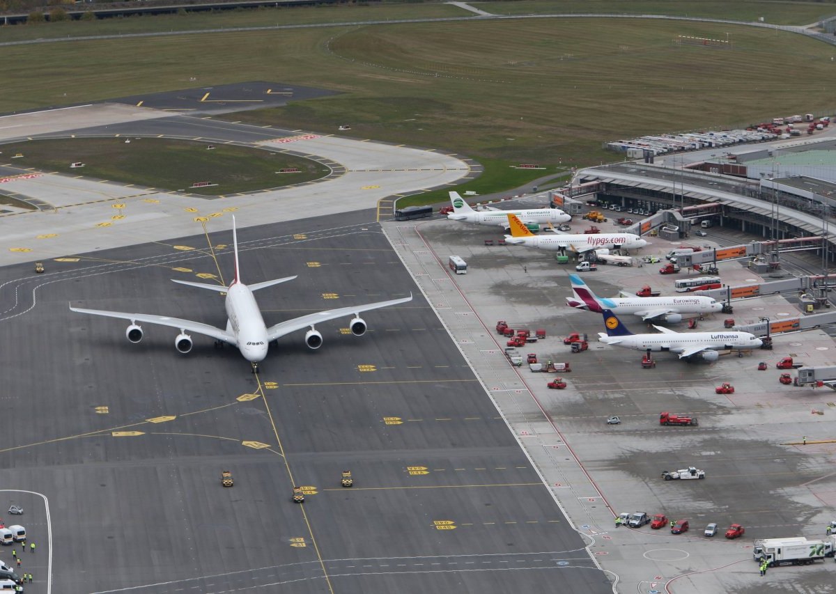 Hamburg Flughafen.jpg