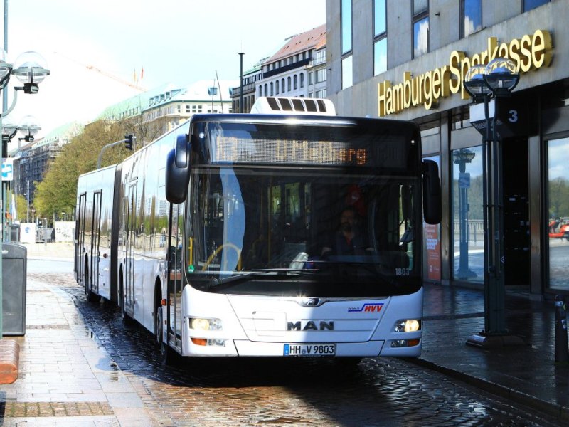 Hamburg HVV Bus.jpg