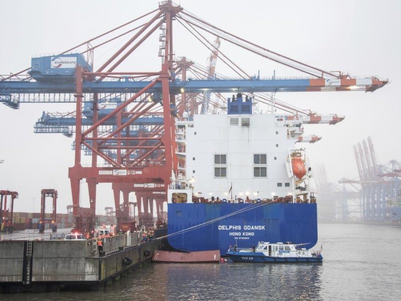 Hamburg Hafen Container 2.jpg