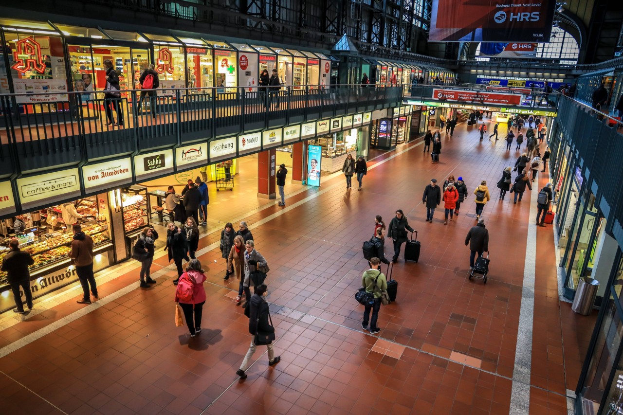 In der Gourmetstation am Hauptbahnhof Hamburg (unten links im Bild) ereignete sich der Vorfall. 