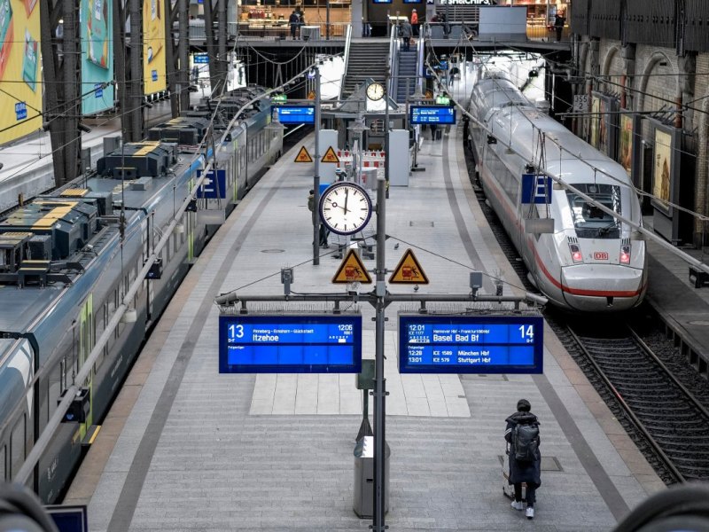 Hamburg Hauptbahnhof Unfall Polizei Feuerwehr.jpg