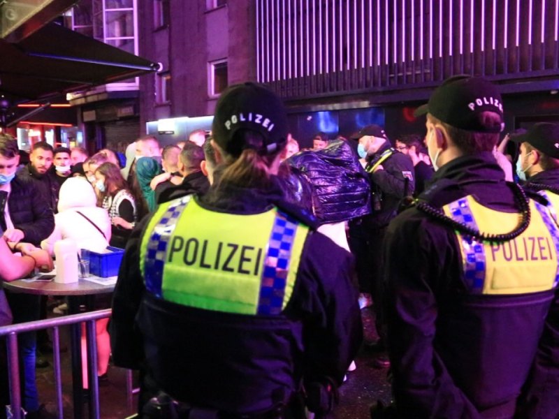 Hamburg Kiezparty beendet.jpg