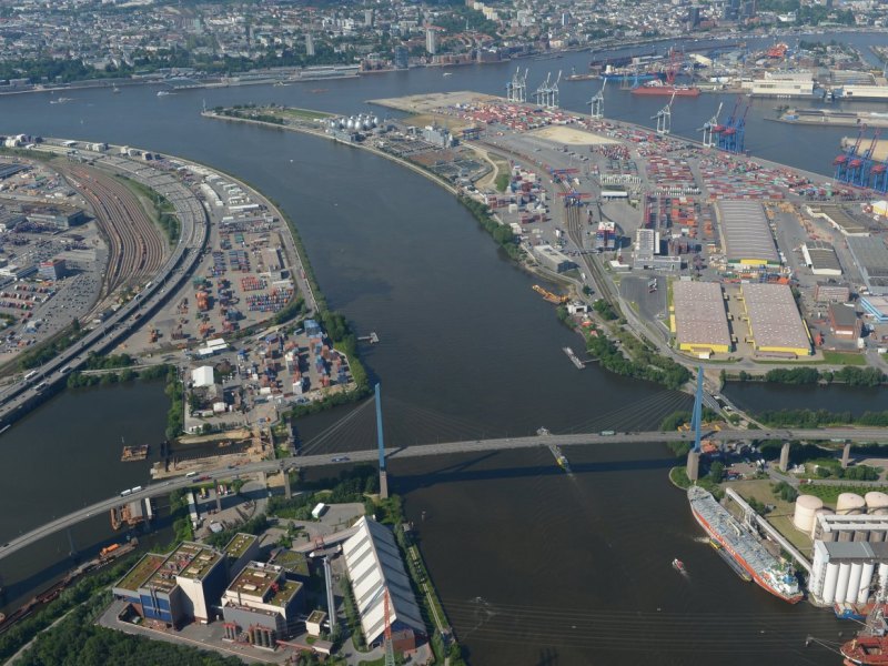 Hamburg Köhlbrand Brücke Hafen.jpg