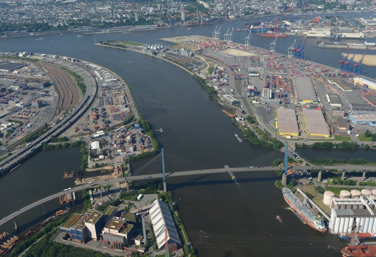 Hamburg Köhlbrand Brücke Hafen.jpg