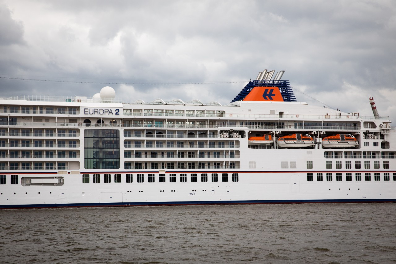 Die „MS Europa“ im Hamburger Hafen.