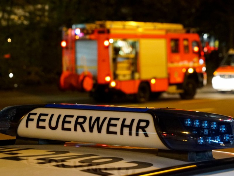 Hamburg Polizei Feuerwehr Wohnung Einsatz Krankenhaus Balkon